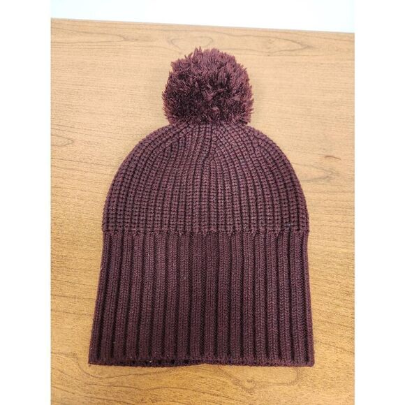 UGG Women's Burgundy Wool Blend Cardi Stitch Yarn POM Winter Hat! - Picture 5 of 6